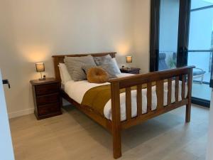 Katil atau katil-katil dalam bilik di 2 bedroom In the Middle of Sydney with Beautiful River View