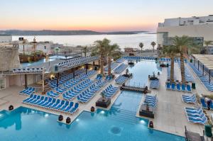 Výhled na bazén z ubytování db San Antonio Hotel + Spa All Inclusive nebo okolí
