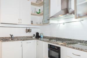 Kuchyň nebo kuchyňský kout v ubytování A Casa Nuccia Mansarda by Holiday Solutions