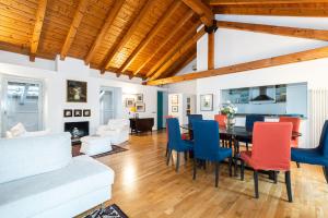 Posezení v ubytování A Casa Nuccia Mansarda by Holiday Solutions