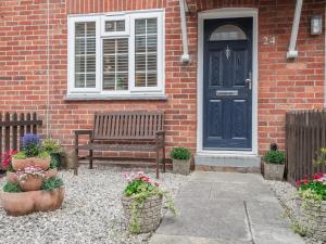 Gallery image of Tea Pot Cottage in Ringwood