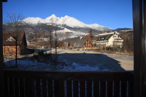 A general mountain view or a mountain view taken from Az apartmant