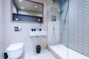 a bathroom with a toilet and a sink and a shower at Exquisite Central York Abode sleeps 6! in York