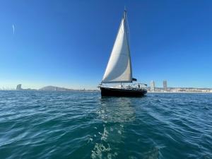 Fotografia z galérie ubytovania Precioso velero en Badalona de 3 camarotes v destinácii Badalona