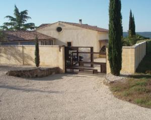 a house with a gate in front of it at La Bastide des Vasses "Le Loft" in Cucuron