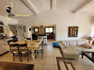 Posedenie v ubytovaní Casa Salya 8 pers Piscine privée Chauffée San Cipriano