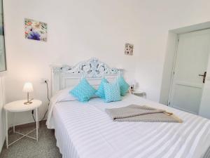 Posteľ alebo postele v izbe v ubytovaní Stazzo San Teodoro L'Olivastro Piscina Condivisa