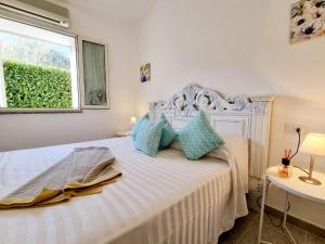 Posteľ alebo postele v izbe v ubytovaní Stazzo San Teodoro L'Olivastro Piscina Condivisa