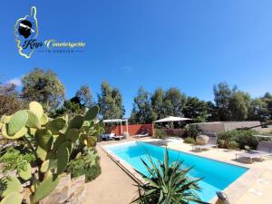 Bazén v ubytovaní Casa Salya 8 pers Piscine privée Chauffée San Cipriano alebo v jeho blízkosti