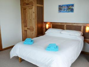 two beds in a room with two blue towels on them at Berlewen - Ukc3536 in Mevagissey