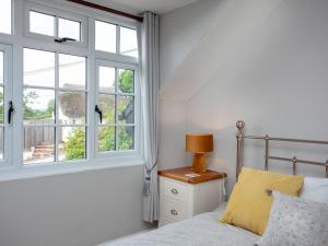 a bedroom with a bed and a window at Old Seaway Mews in Stokeinteignhead