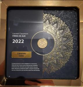 Una moneda a prueba de oro en una caja en Cabanele Deltei en Dunavăţu de Jos