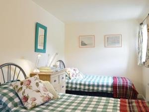 a bedroom with two twin beds and a dresser at Boosley Grange - E5372 in Newtown