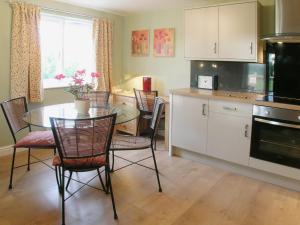 a kitchen with a table and chairs in a kitchen at The Loft in Kirkby Lonsdale