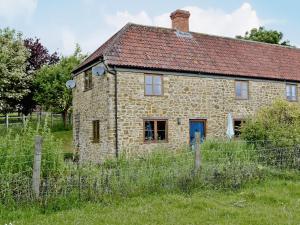 an old stone house with a blue door at Blackberie Cottage - E2389 in Stoke Abbott