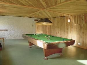a billiard table in a room with afits at Mad Nelly Cottage in Moreleigh