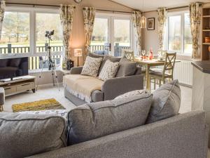 a living room with a couch and a table at Donald's Peak View in Acharra