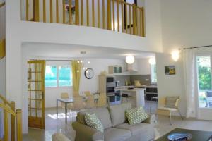 a living room with a couch and a dining room at La Pinede in Bellegarde-du-Razès