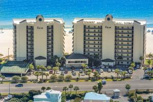 una vista aérea del hotel Mgm y del océano en The Palms #1002, en Orange Beach