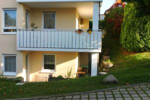 a house with a balcony on the side of it at FeWo ab 3 Übernachtungen in Dresden