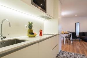 Virtuve vai virtuves zona naktsmītnē Large Colourful Flats - Ace Location