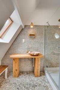 a bathroom with a sink and a shower at Chyża Chata Górna 75m2 in Bystre