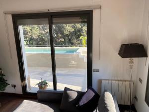 Posezení v ubytování Villa Burriac with Private Pool, Costa Maresme, 20 minutes from Barcelona