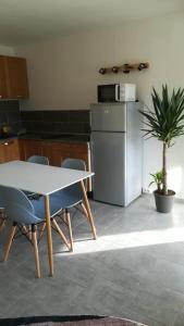 Fotografia z galérie ubytovania Beau studio cabine avec balcon, vue piscine, parking privé, climatisation, solarium, laverie v destinácii Cap d'Agde