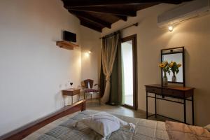 Gallery image of Polydor in Tolo