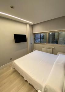 A bed or beds in a room at Hotel Escuela Madrid