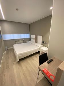 A bed or beds in a room at Hotel Escuela Madrid