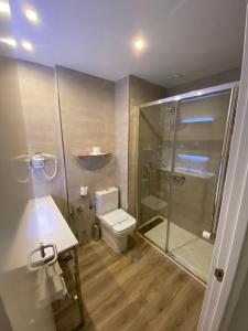 A bathroom at Hotel Escuela Madrid