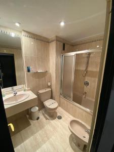 A bathroom at Hotel Escuela Madrid