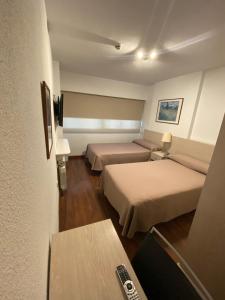 A television and/or entertainment centre at Hotel Escuela Madrid