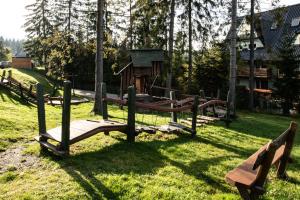 Vonkajšia záhrada v ubytovaní Apartament Szafir - Viva pod Giewontem Apartamenty