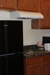 A kitchen or kitchenette at 4K Lodges