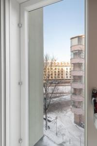 WeHost Heart of Helsinki Studio with Top Amenities v zimě