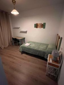 Posteľ alebo postele v izbe v ubytovaní Apartamentos EL PELIGRO