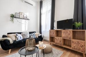 A television and/or entertainment centre at Budapest Eye Residence
