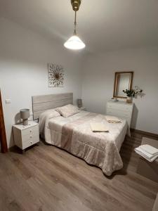 Posteľ alebo postele v izbe v ubytovaní Apartamentos EL PELIGRO