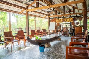 Gallery image of Bat Rice Resort in Phumĭ Thmei +16 photos