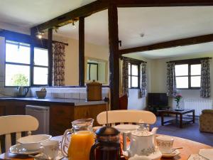 a kitchen and dining room with a table and chairs at Magpie - Uk6546 in Llanfihangel-Bryn-Pabuan