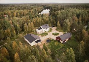 an aerial view of a house in the woods at Wanha Rojola in Syöte