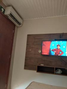 Μια τηλεόραση ή/και κέντρο ψυχαγωγίας στο Pousada Vale das Águas