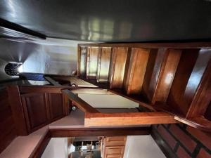 an overhead view of a kitchen with wooden cabinets at Casita de Villegas in San Martín de los Andes +15 photos