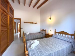 A bed or beds in a room at Can Pep Yern 1