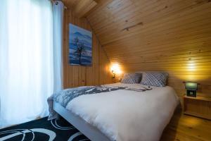 Un pat sau paturi într-o cameră la Chalet Vista