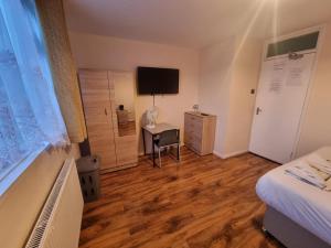 a hotel room with a bed and a television at Star Homes in London