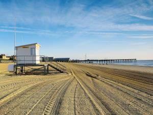 a beach with a life guard station and a pier at Flat 3 Sea View - Ukc4219 in Lowestoft