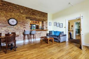 Gallery image of The White House Guest House in Williton +1 photo